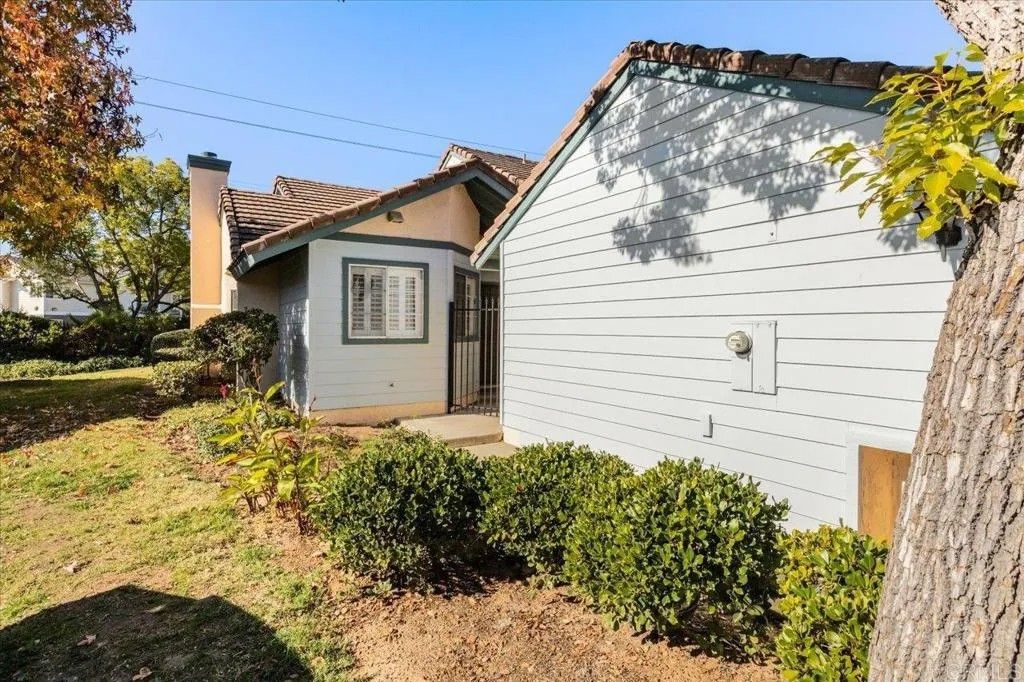 Photo of 475 Nantucket Gln, Escondido, CA 92027 (MLS # NDP2511315)