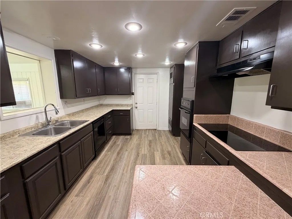 22625 Whittier