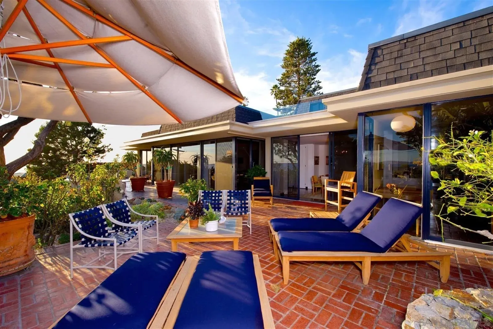 La Jolla, California 92037, United States, 4 Bedrooms Bedrooms, ,5 BathroomsBathrooms,Residential,Active,201770