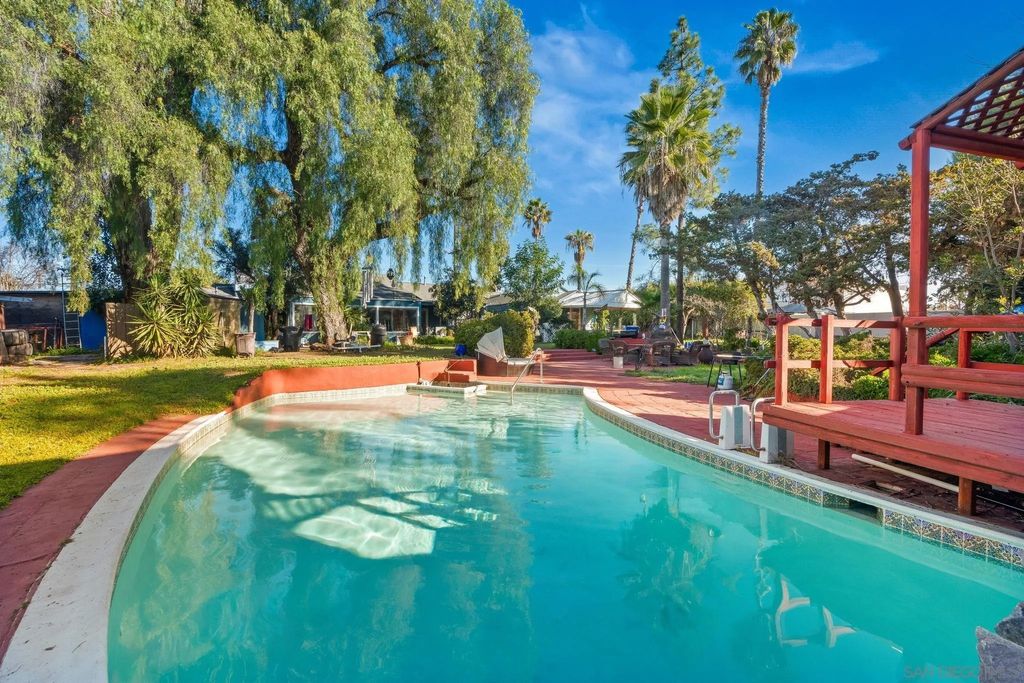 Photo of 307 E Washington Ave, El Cajon, CA 92020 (MLS # 260004137)