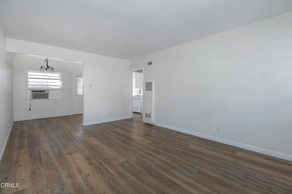 Photo of 401 N Kenneth Road #F, Burbank, CA 91501 (MLS # P1-26507)