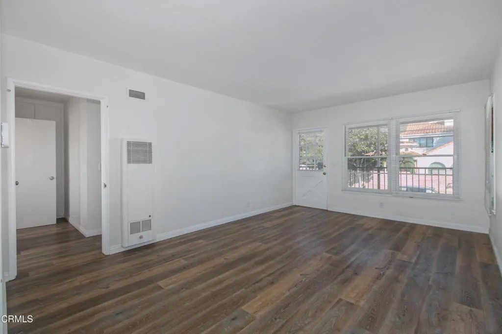 Photo of 401 N Kenneth Road #F, Burbank, CA 91501 (MLS # P1-26507)