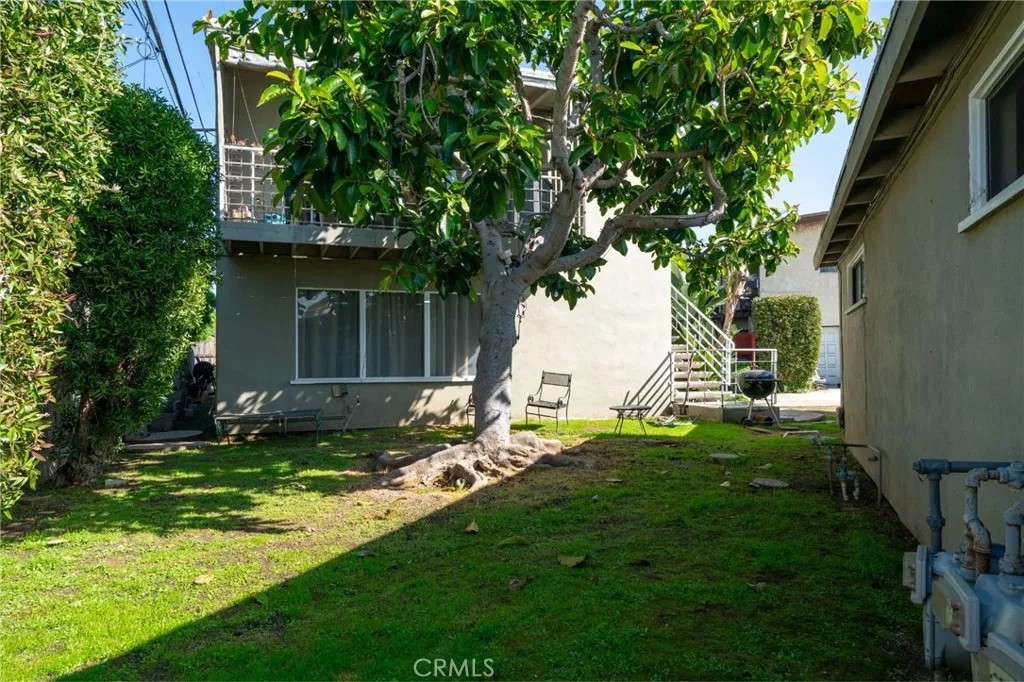 1124 Victoria