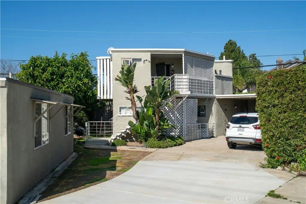 Photo of 1124 Victoria, Costa Mesa, CA 92627 (MLS # OC26045159)