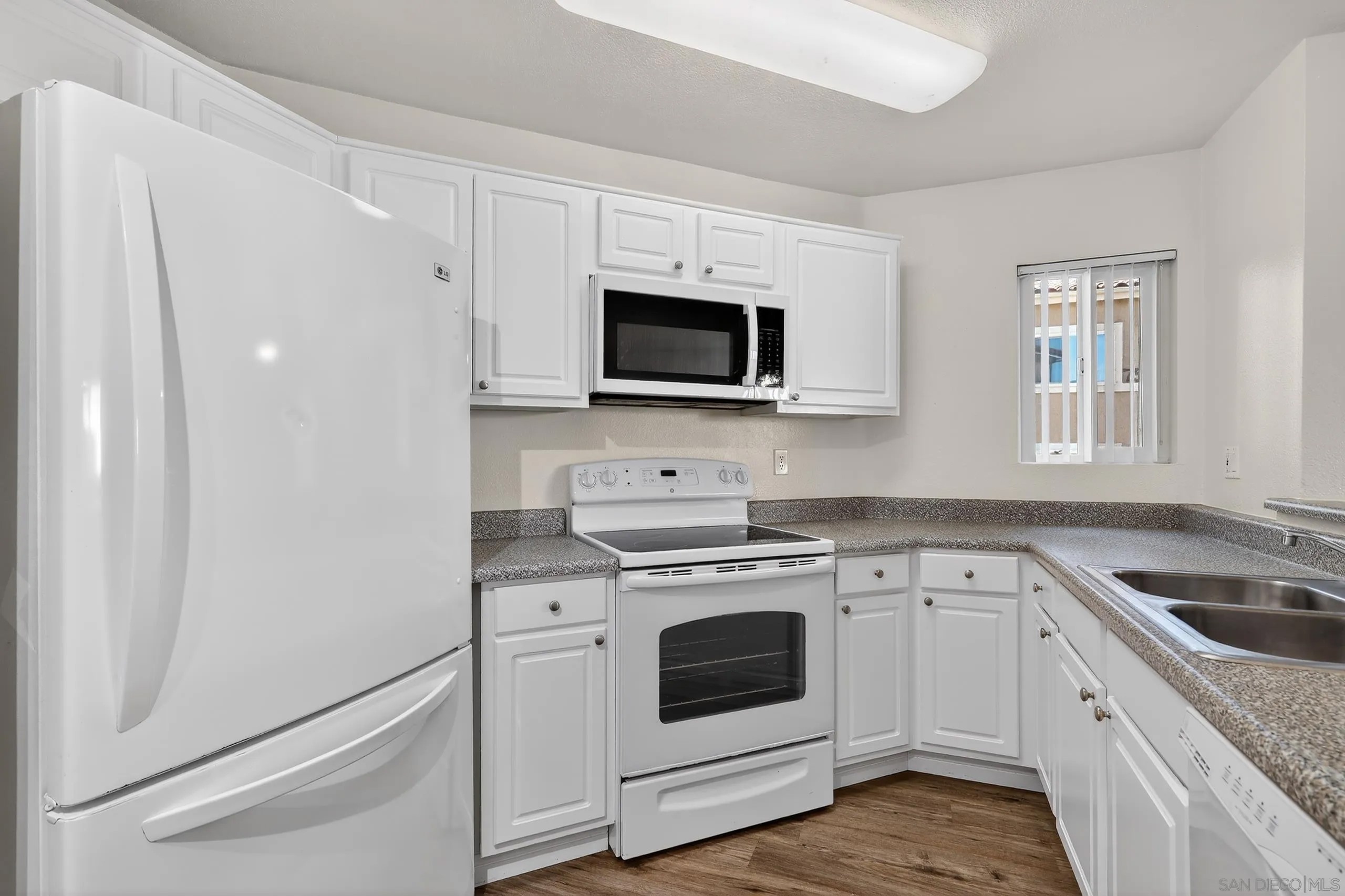 7545 Charmant Dr 1307