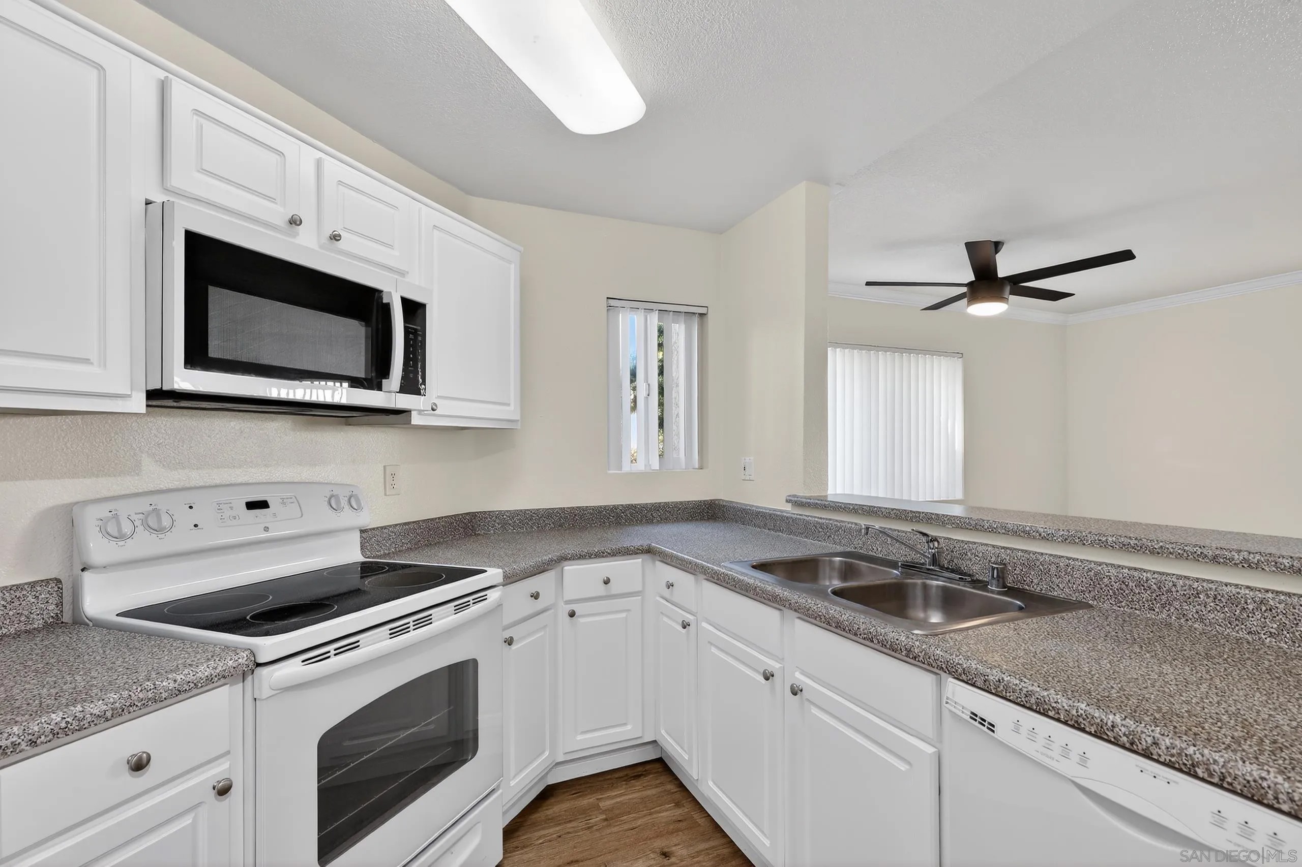 7545 Charmant Dr 1307