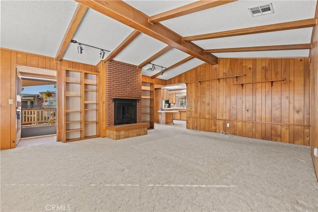 5200 Irvine Blvd 61