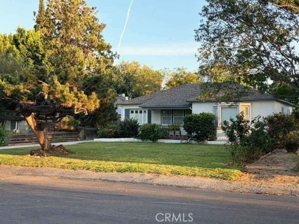 Photo of 15136 Clark St, Sherman Oaks, CA 91411 (MLS # SR26088919)