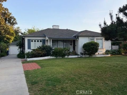 Photo of 15136 Clark St, Sherman Oaks, CA 91411 (MLS # SR26088919)