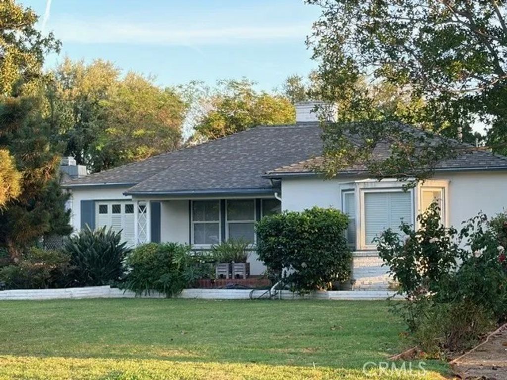 Photo of 15136 Clark St, Sherman Oaks, CA 91411 (MLS # SR26088919)