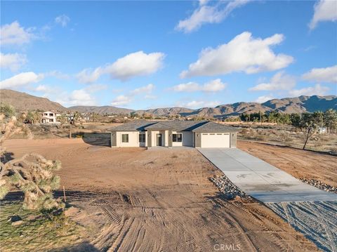Photo of 16173 Pela Road, Apple Valley, CA 92307 (MLS # HD25276229)
