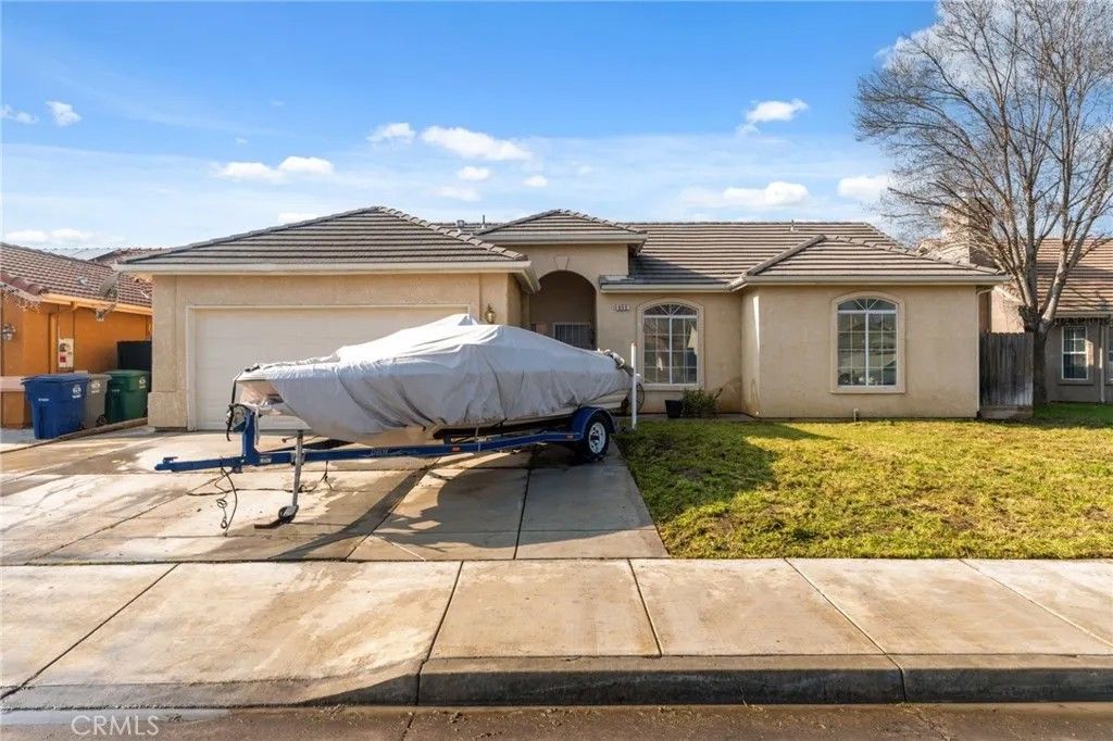 Photo of 653 Stonewood Dr, Los Banos, CA 93635 (MLS # MC26011963)