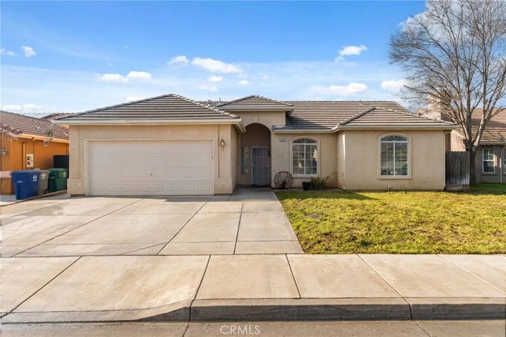 Photo of 653 Stonewood Dr, Los Banos, CA 93635 (MLS # MC26011963)