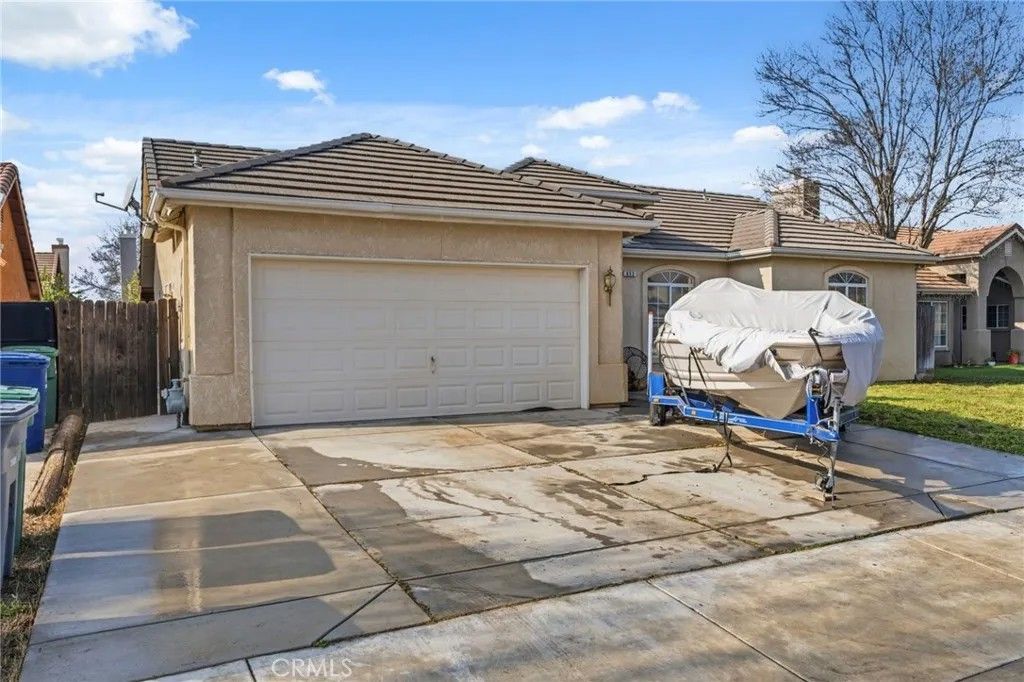 Photo of 653 Stonewood Dr, Los Banos, CA 93635 (MLS # MC26011963)