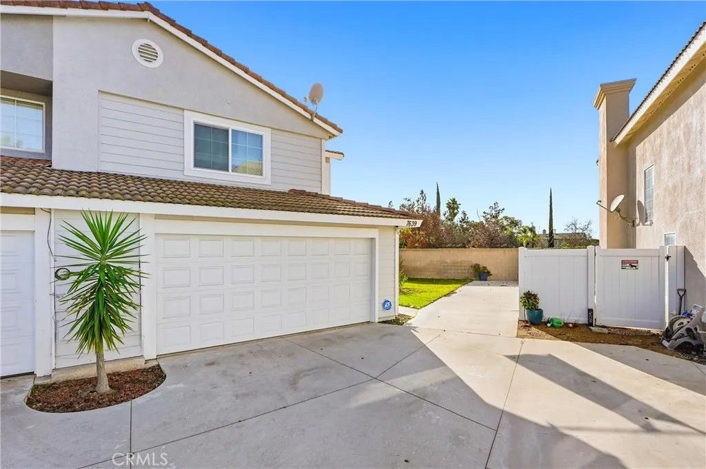 Photo of 7639 Hillhurst Dr, Riverside, CA 92508 (MLS # TR26014254)