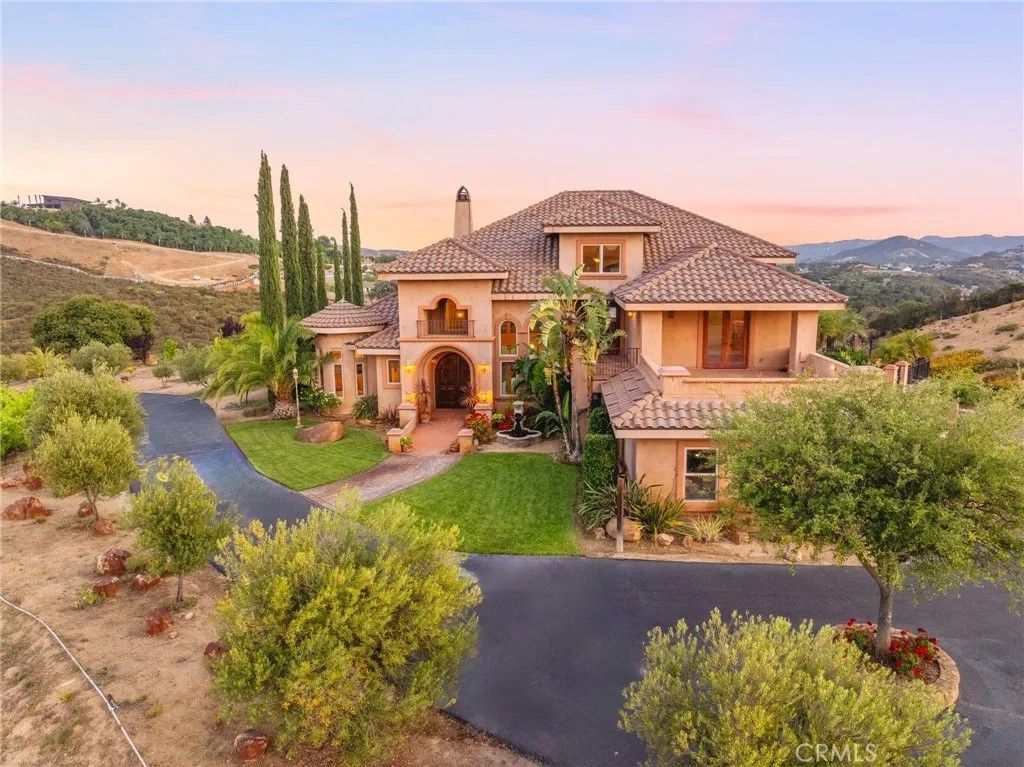 Photo of 37654 Calle De Lobo, Murrieta, CA 92562 (MLS # SW26040215)