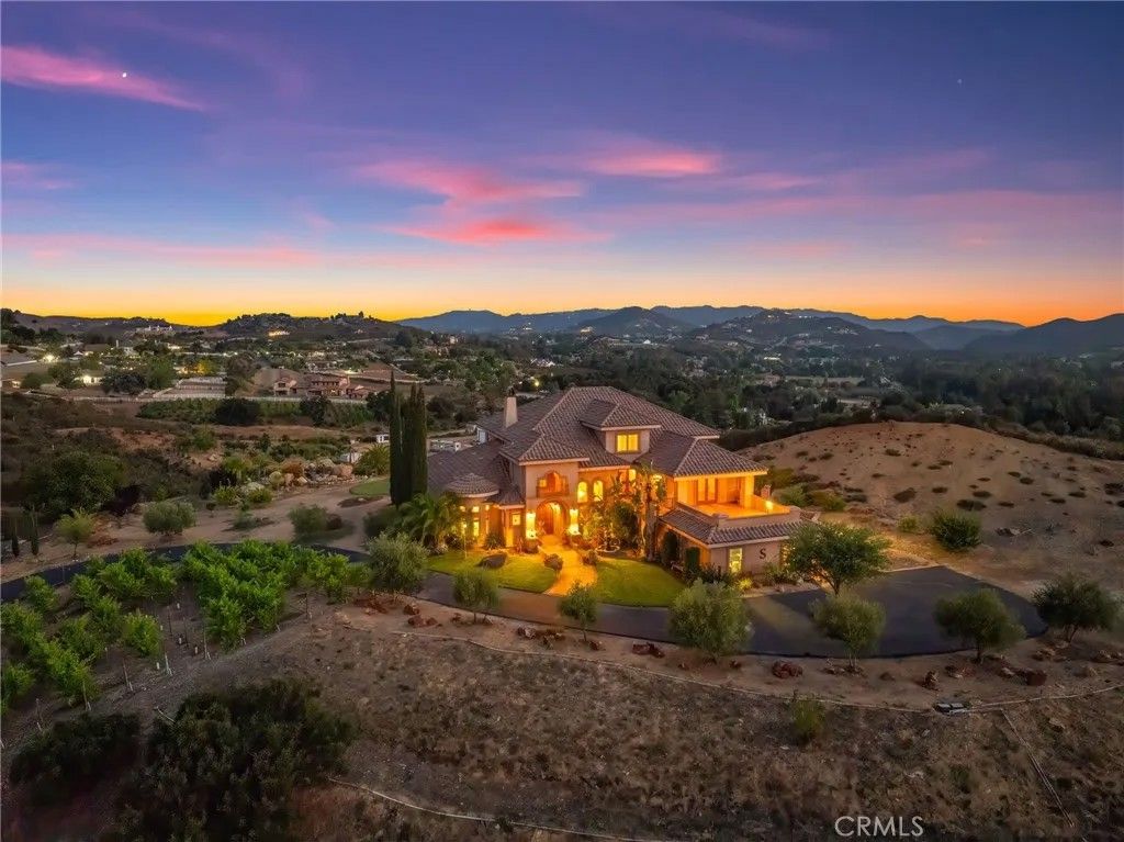 Photo of 37654 Calle De Lobo, Murrieta, CA 92562 (MLS # SW26040215)