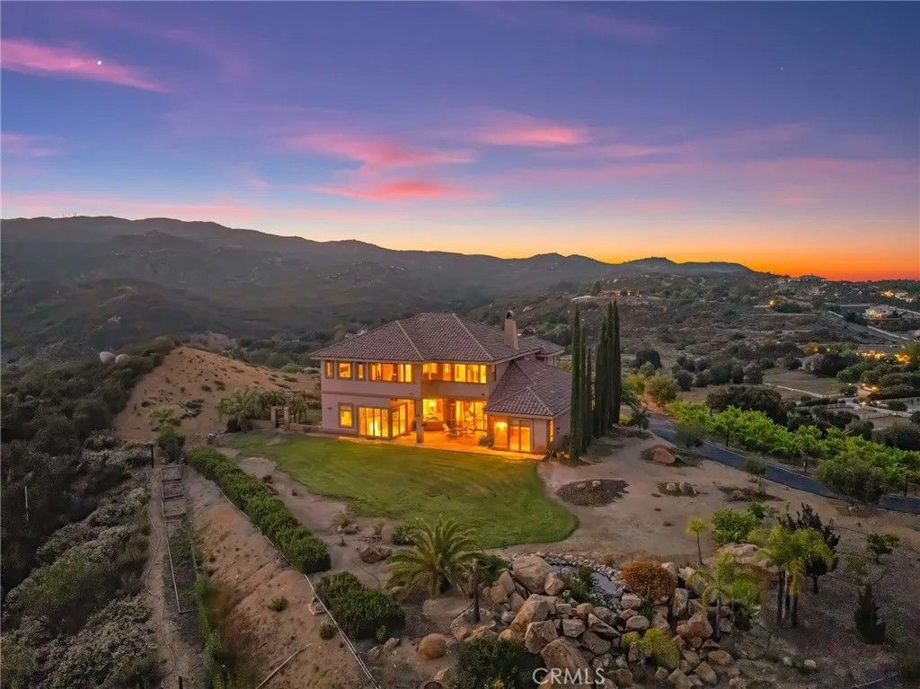 Photo of 37654 Calle De Lobo, Murrieta, CA 92562 (MLS # SW26040215)