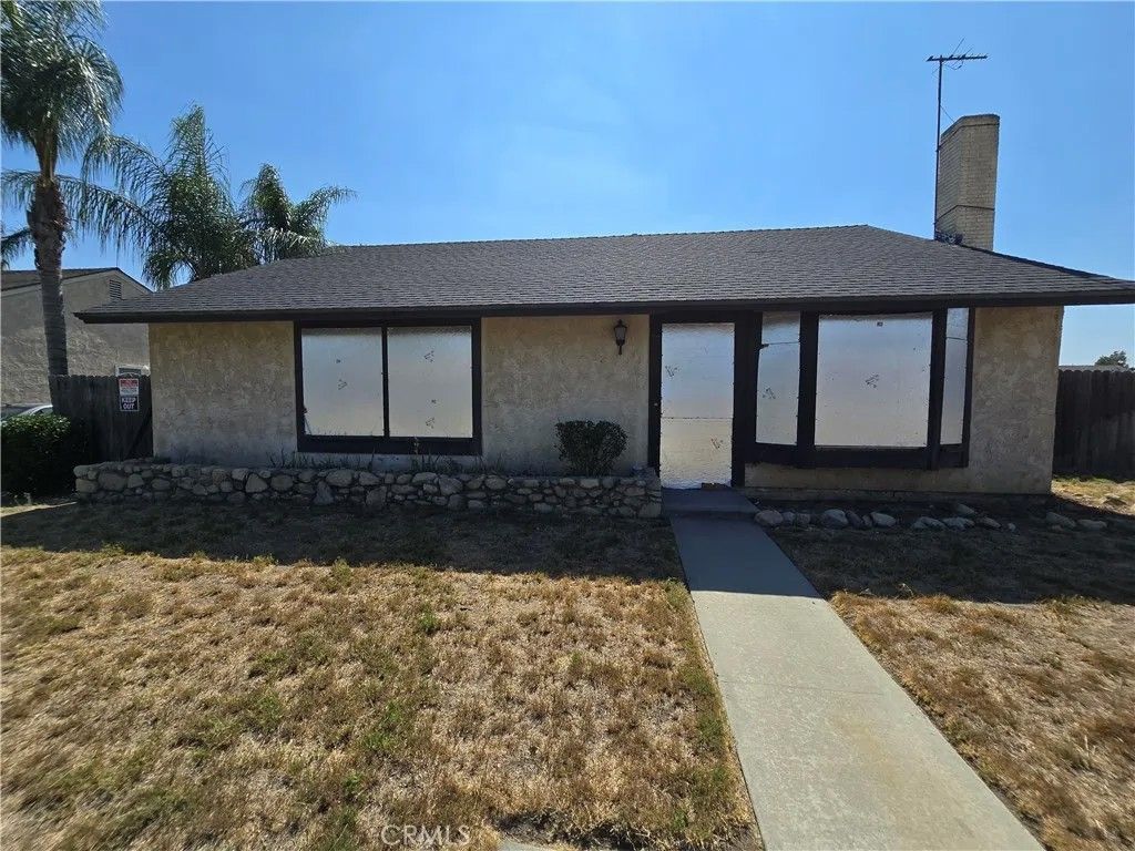 Photo of 1365 W Etiwanda Ave, Rialto, CA 92376 (MLS # CV25266547)