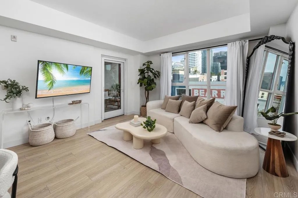 875 G Street 303
