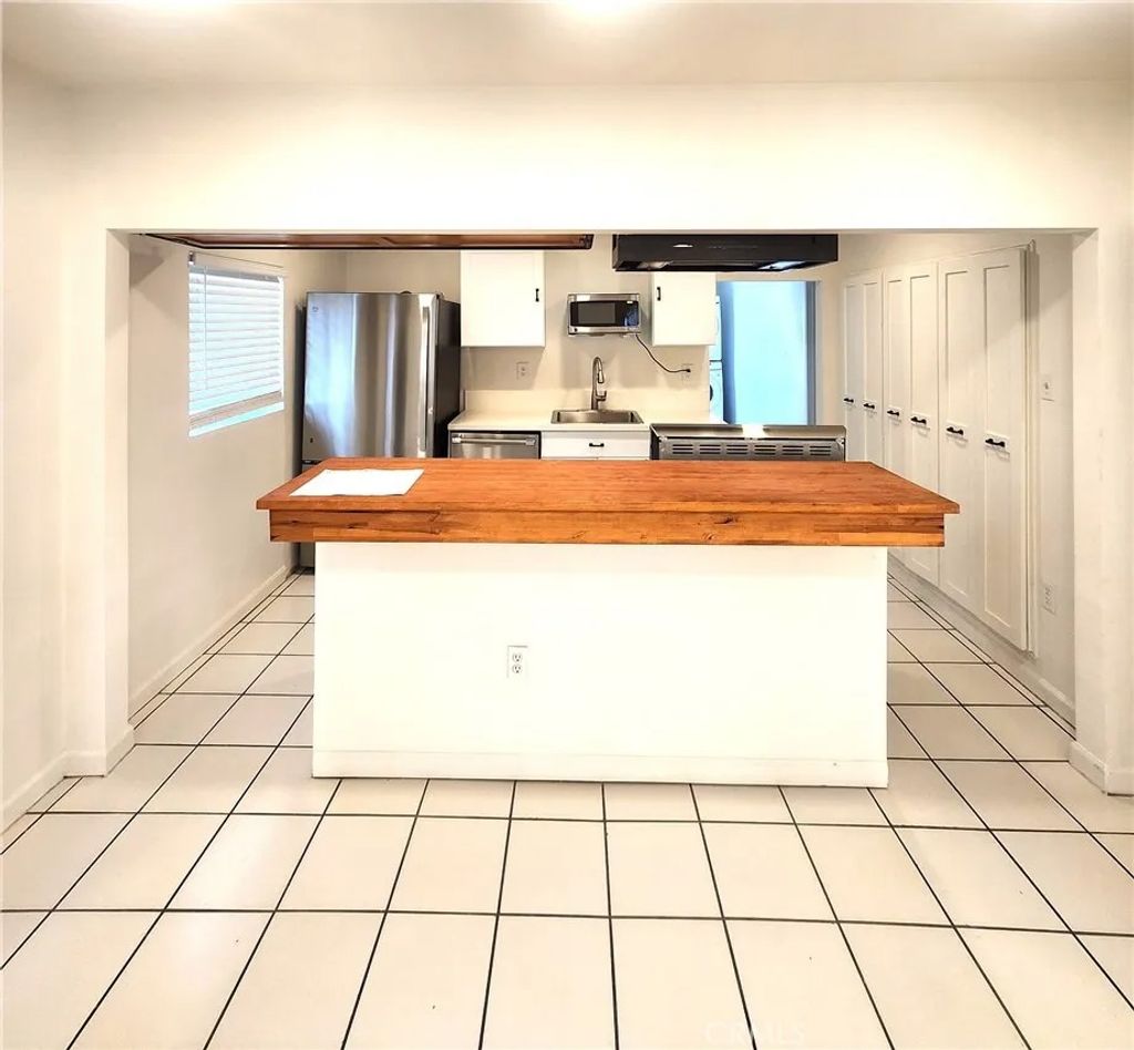 Photo of 2820 7th, Los Angeles, CA 90018 (MLS # PW26001638)