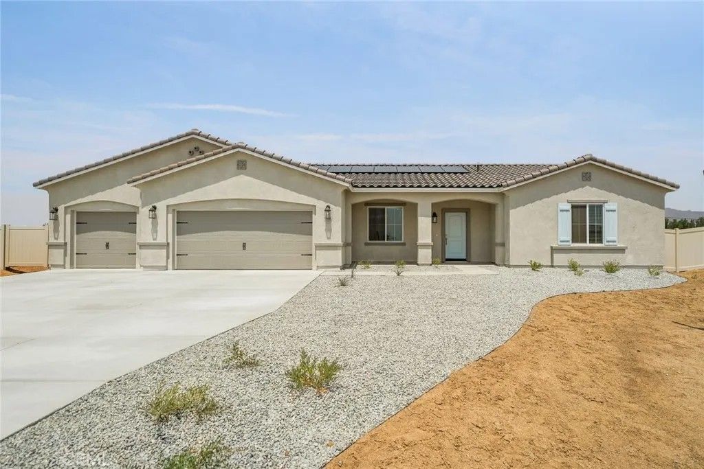 Photo of 14773 Indigo, Apple Valley, CA 92307 (MLS # SW25274679)
