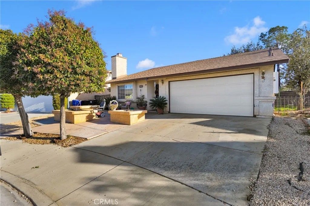 Photo of 15837 Sandalwood Ln, Victorville, CA 92395 (MLS # HD26019390)