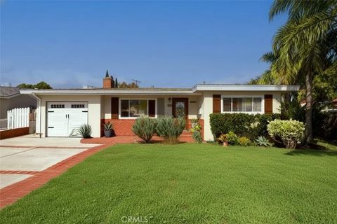 Photo of 633 S Clementine St, Anaheim, CA 92805 (MLS # DW25272728)