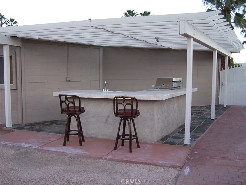 445 N Farrell