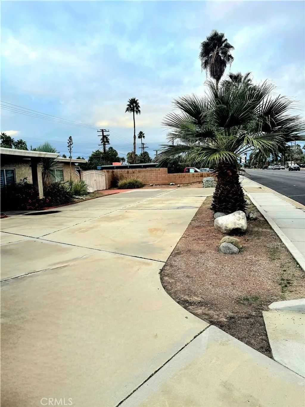 Photo of 445 N Farrell Dr, Palm Springs, CA 92262 (MLS # CV26018371)