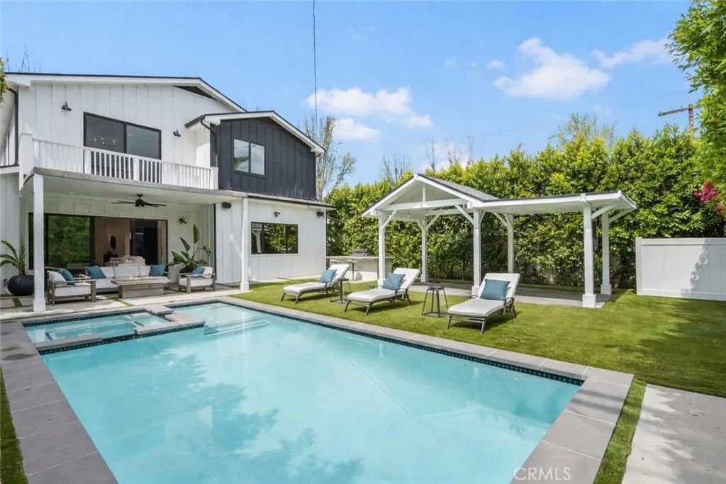 Photo of 5510 Columbus, Sherman Oaks, CA 91411 (MLS # SR26032167)