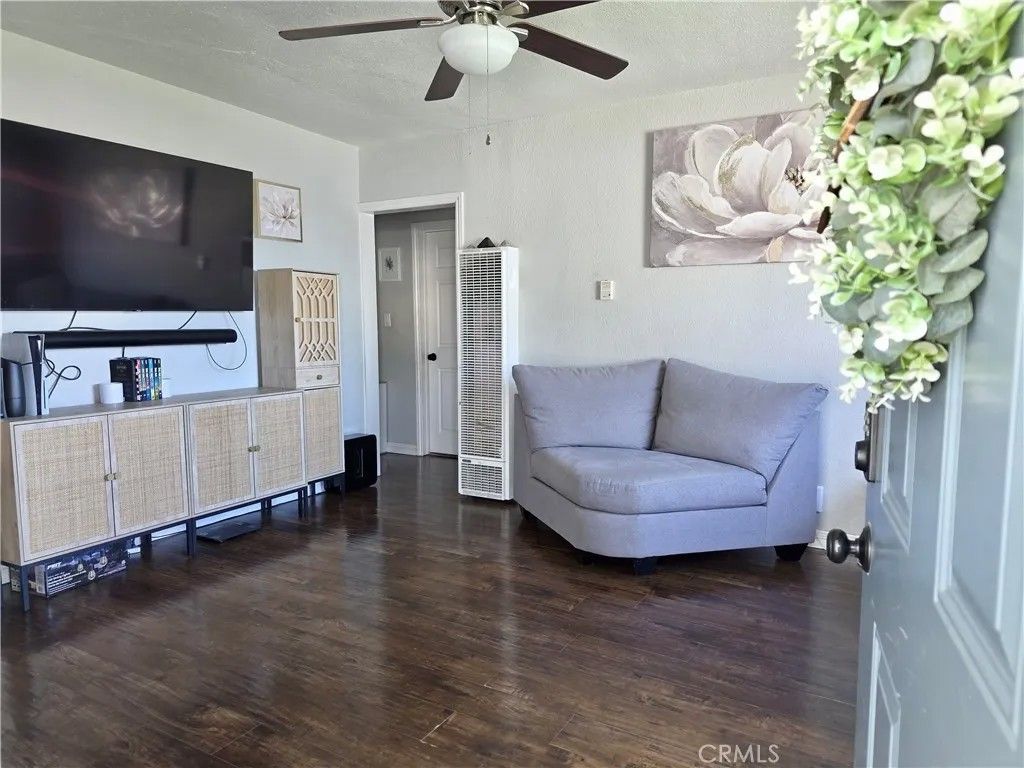 Photo of 540 W 111th Pl, Los Angeles, CA 90044 (MLS # DW26059407)