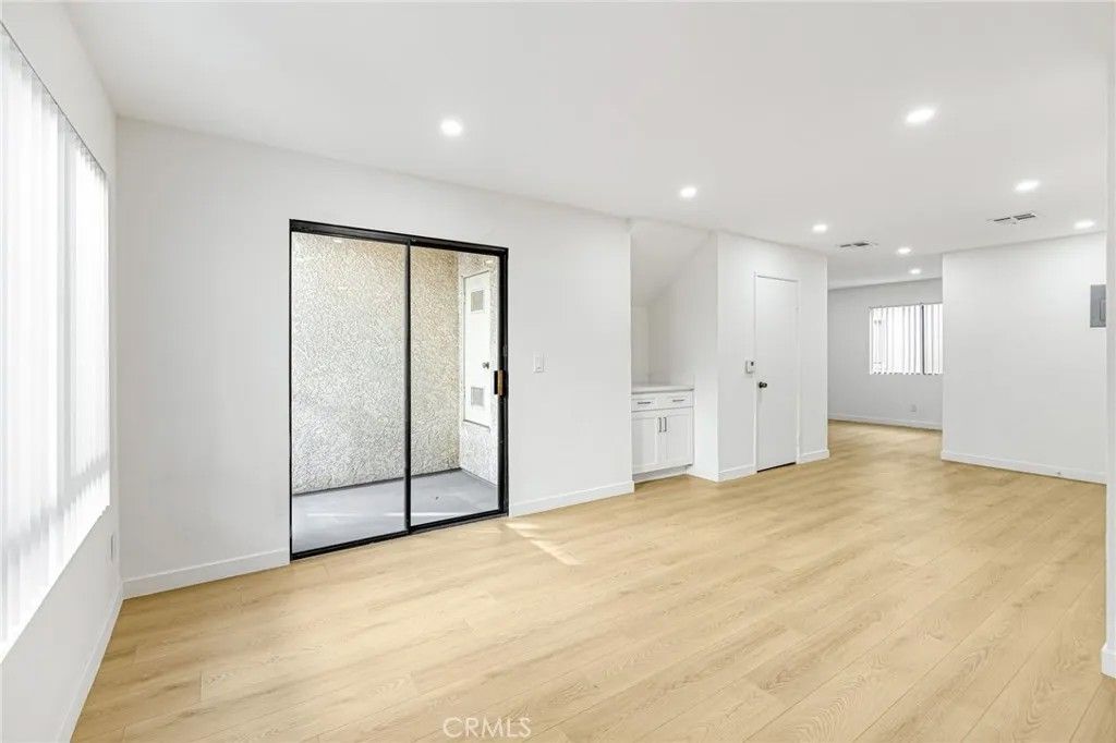 Photo of 463 Vine Street #203, Glendale, CA 91204 (MLS # BB26043964)