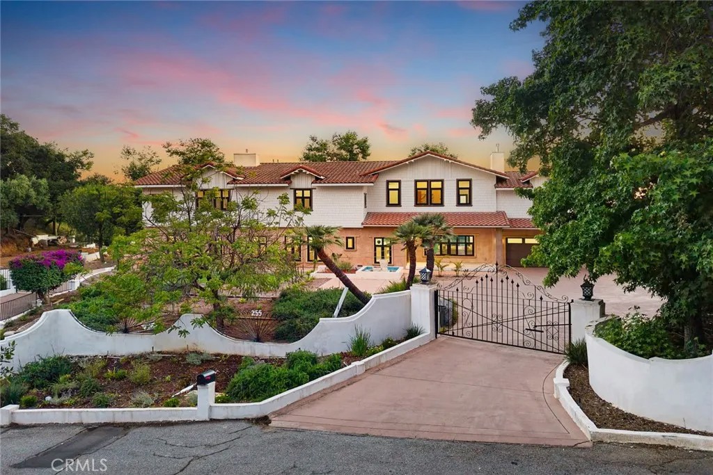255 El Cielo Lane