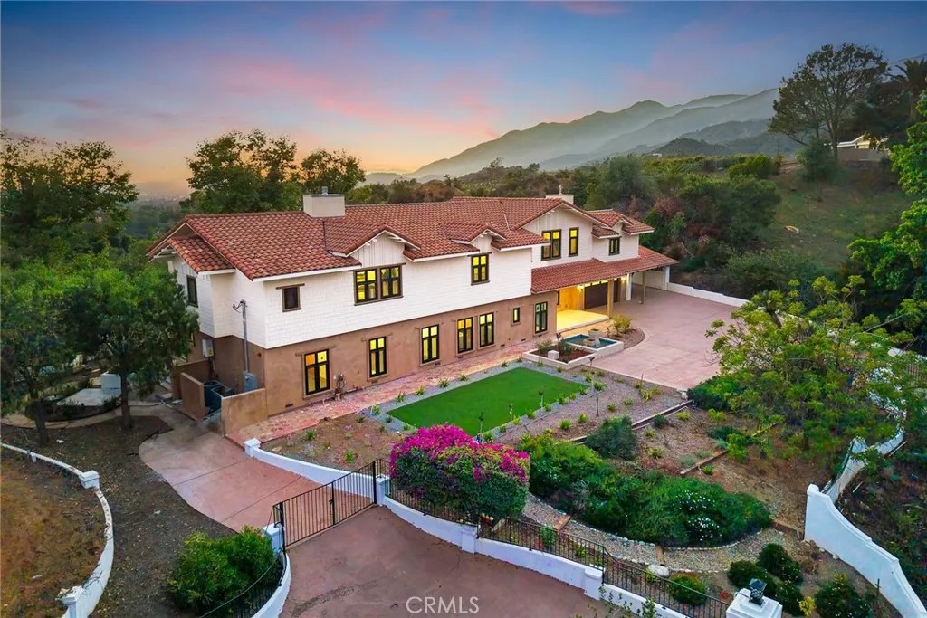 255 El Cielo Lane