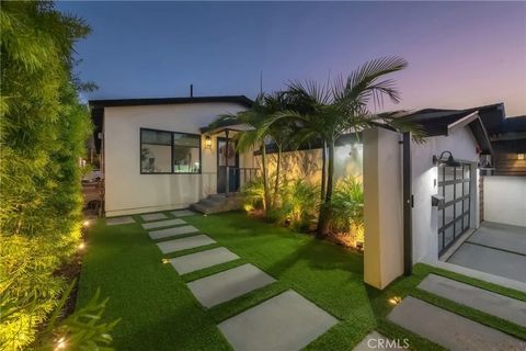 Tiny photo for 966 Rosecrans Avenue, Manhattan Beach, CA 90266 (MLS # SB25244391)