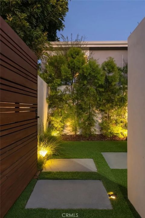 Tiny photo for 966 Rosecrans Avenue, Manhattan Beach, CA 90266 (MLS # SB25244391)
