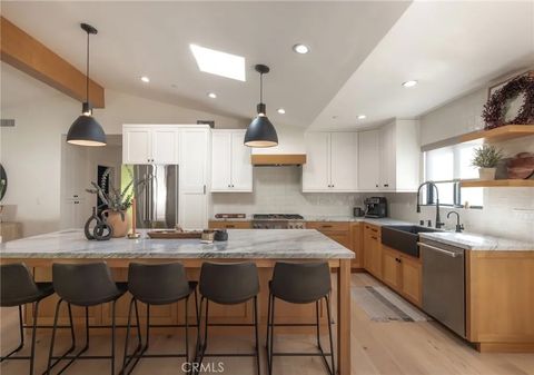 Tiny photo for 966 Rosecrans Avenue, Manhattan Beach, CA 90266 (MLS # SB25244391)