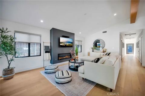 Tiny photo for 966 Rosecrans Avenue, Manhattan Beach, CA 90266 (MLS # SB25244391)