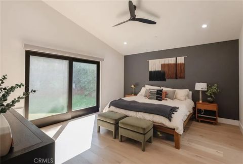 Tiny photo for 966 Rosecrans Avenue, Manhattan Beach, CA 90266 (MLS # SB25244391)