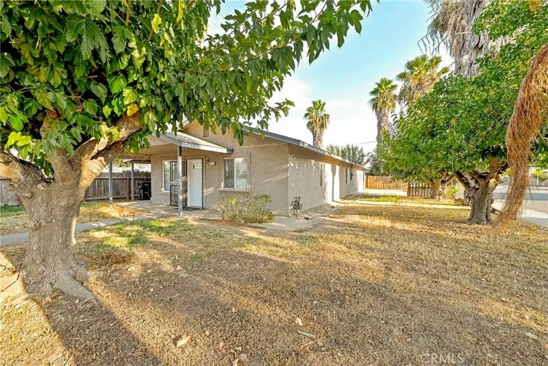 9566 E Broadway