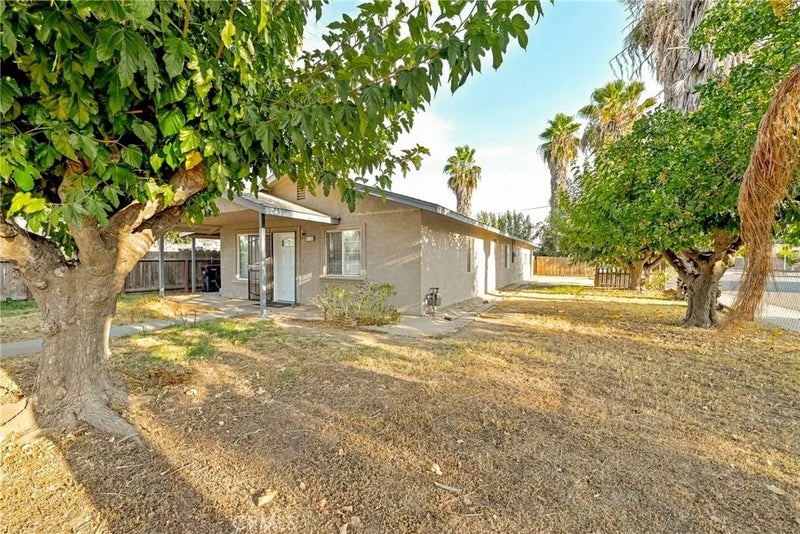 9566 E Broadway