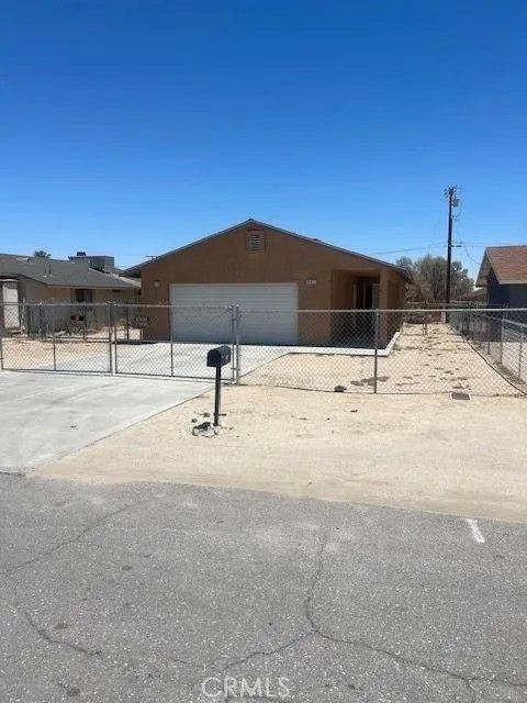 Photo of 6627 Smoketree Ave, 29 Palms, CA 92277 (MLS # SW26033566)