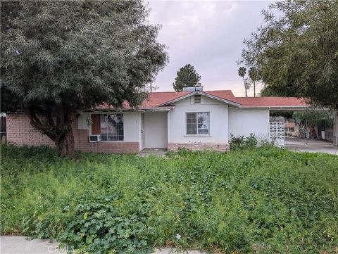 Photo of 454 S Rosario, San Jacinto, CA 92583 (MLS # CV26034098)