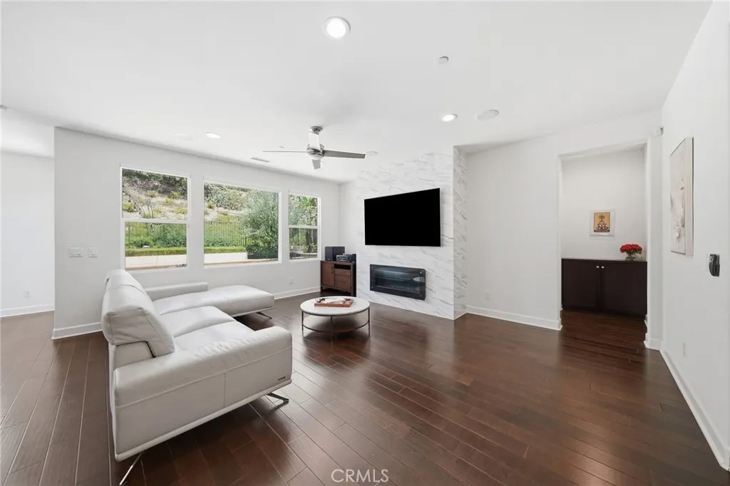 2829 Alamitos Rd