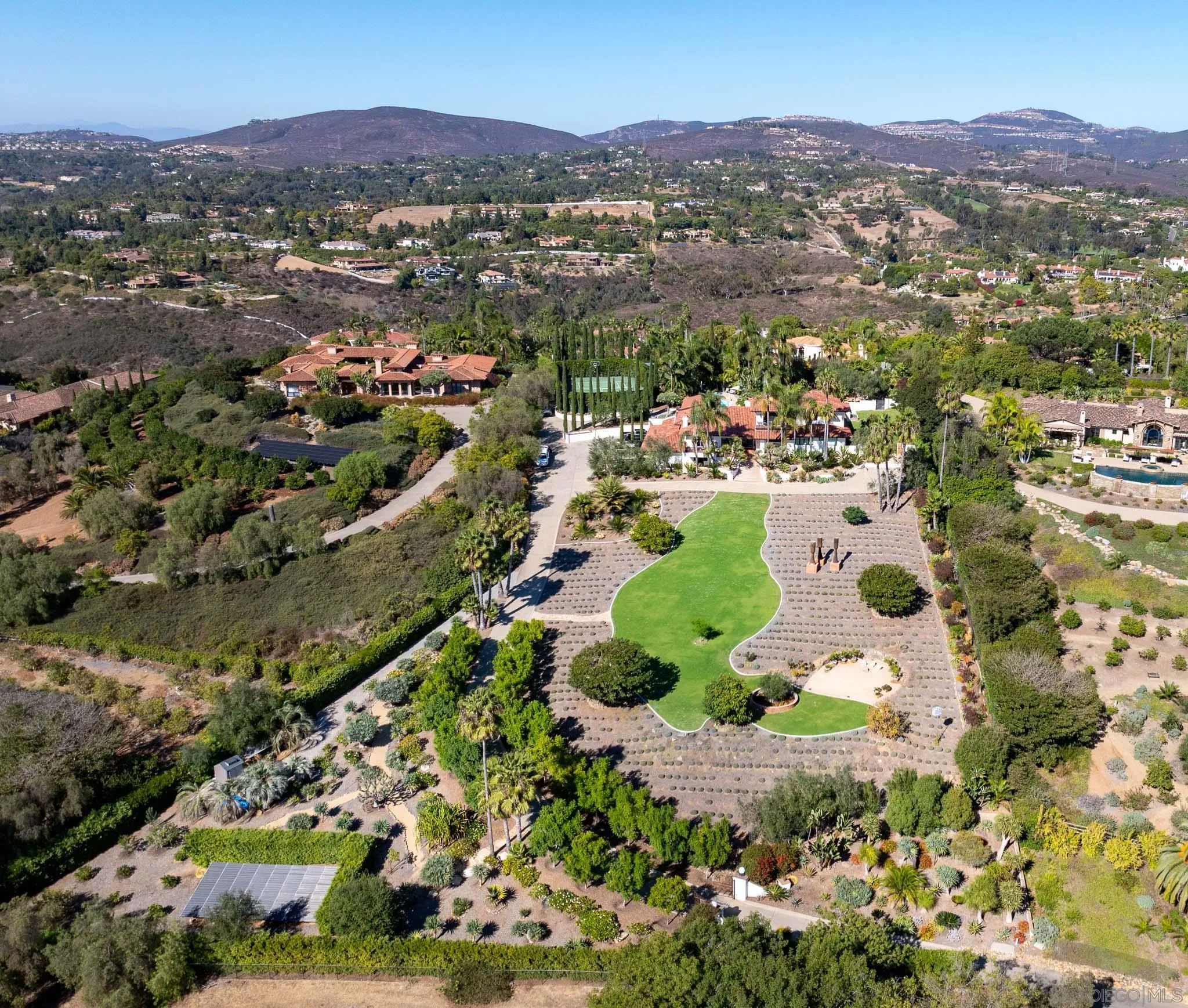 18245 Paseo Victoria