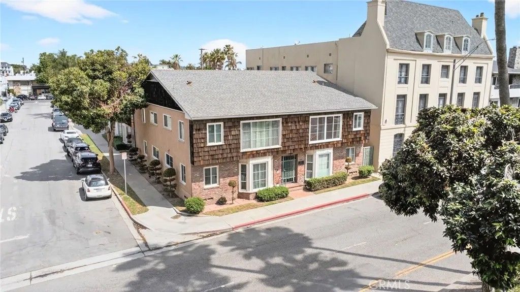 Photo of 907 E Ocean Boulevard, Long Beach, CA 90802 (MLS # HD26071533)