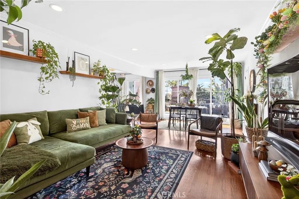 Photo of 907 E Ocean Boulevard, Long Beach, CA 90802 (MLS # HD26071533)