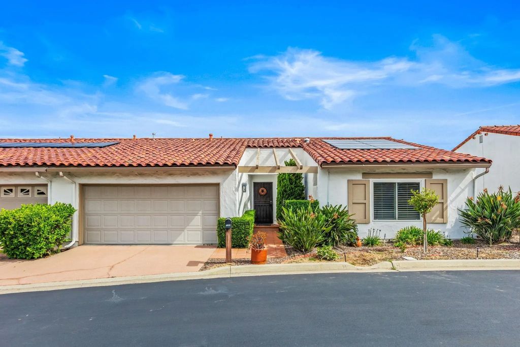 Photo of 1364 Miraflores Gln, Escondido, CA 92026 (MLS # 260009611)