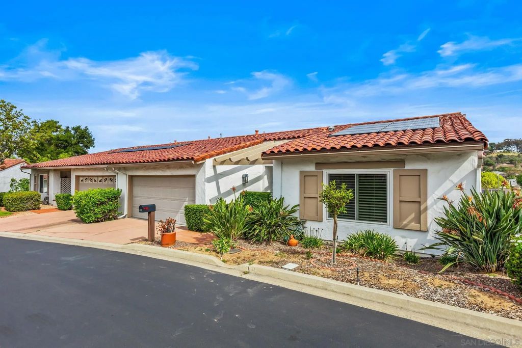 Photo of 1364 Miraflores Gln, Escondido, CA 92026 (MLS # 260009611)